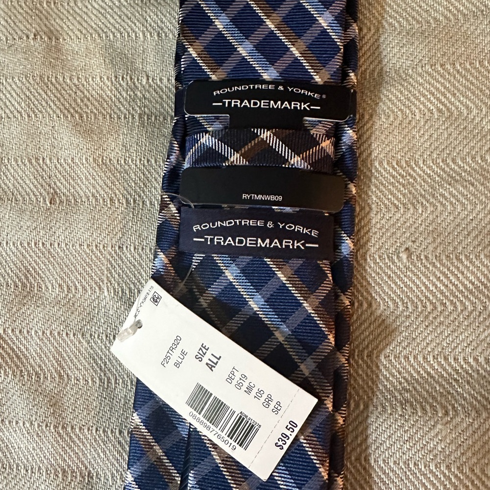 NWT-Roundtree & Yorke Necktie-Navy - Picture 3 of 4
